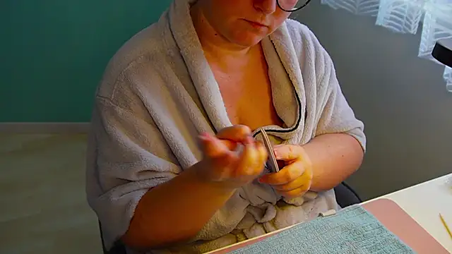 Snapshot of queenpeachi chatting on 02-15-25, 10:11 queenpeachi online show from 02-15-25, 10:11