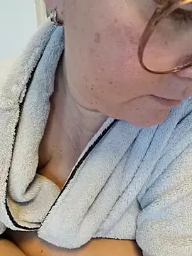 Snapshot of queenpeachi chatting on 02-20-25, 05:23 queenpeachi online show from 02-20-25, 05:23