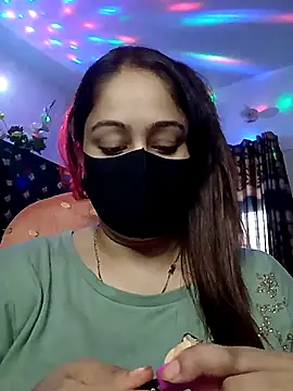 Snapshot of Etha-Moni chatting on 09-15-25, 10:37 Etha-Moni online show from 09-15-25, 10:37