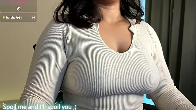 Snapshot of ohh_mona chatting on 05-16-26, 04:20 ohh mona online show from 05-16-26, 04:20