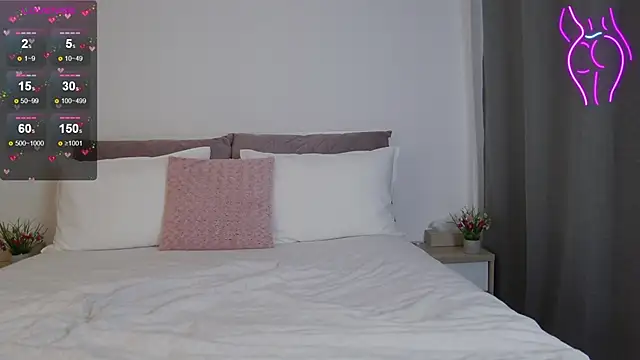 Snapshot of SophieeRain chatting on 02-08-25, 09:13 SophieeRain online show from 02-08-25, 09:13