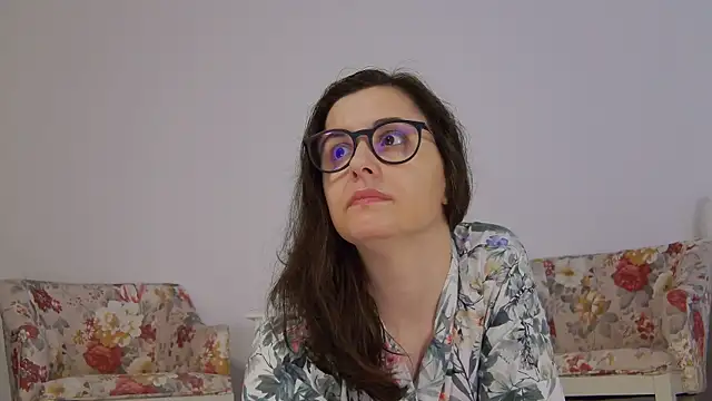 Snapshot of SophieeRain chatting on 10-11-25, 11:31 SophieeRain online show from 10-11-25, 11:31