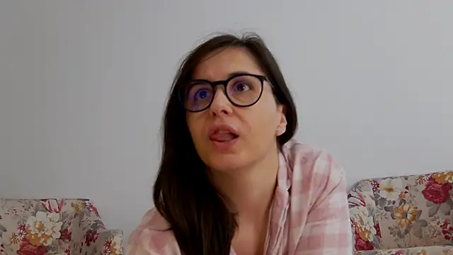 Snapshot of SophieeRain chatting on 10-17-25, 08:39 SophieeRain online show from 10-17-25, 08:39