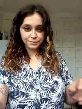 Snapshot of luuhcat09 chatting on 06-01-26, 06:20 luuhcat09 online show from 06-01-26, 06:20