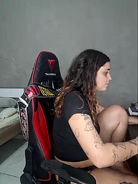 Snapshot of luuhcat09 chatting on 06-15-26, 11:07 luuhcat09 online show from 06-15-26, 11:07