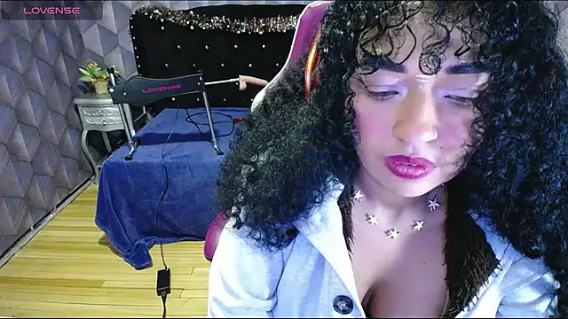 Sofiacowperx online show from 12-28-24, 07:11