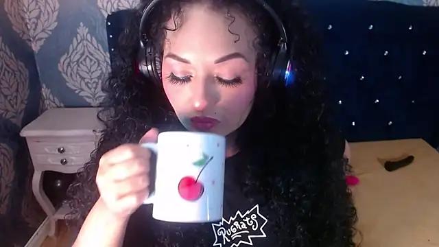 Sofiacowperx online show from 04-28-26, 01:27