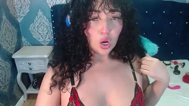 Sofiacowperx online show from 06-18-26, 07:40