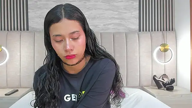 laura smith33 online show from 10-06-25, 02:58