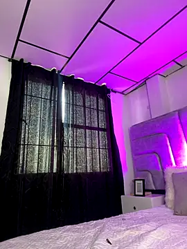 Snapshot of ZoeJohnsoon chatting on 09-17-25, 03:24 ZoeJohnsoon online show from 09-17-25, 03:24