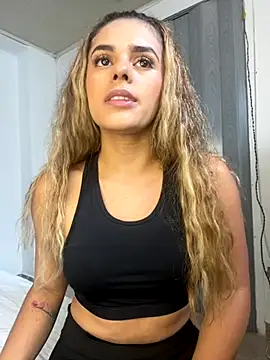 Snapshot of ZoeJohnsoon chatting on 10-22-25, 03:56 ZoeJohnsoon online show from 10-22-25, 03:56