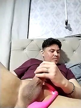 Snapshot of friki-boy- chatting on 10-25-25, 05:26 friki-boy- online show from 10-25-25, 05:26