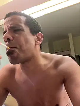 Snapshot of Tjskigh chatting on 02-17-26, 04:09 Tjskigh online show from 02-17-26, 04:09