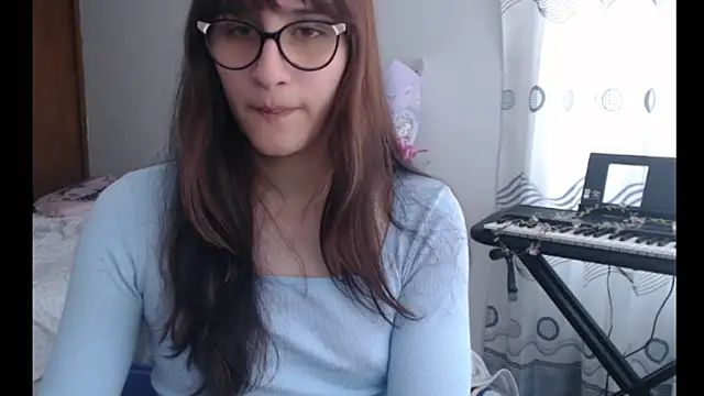Snapshot of Alice_love29 chatting on 06-17-26, 03:24 Alice love29 online show from 06-17-26, 03:24