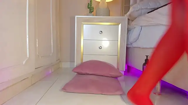 zoe sky  online show from 01-25-25, 02:36