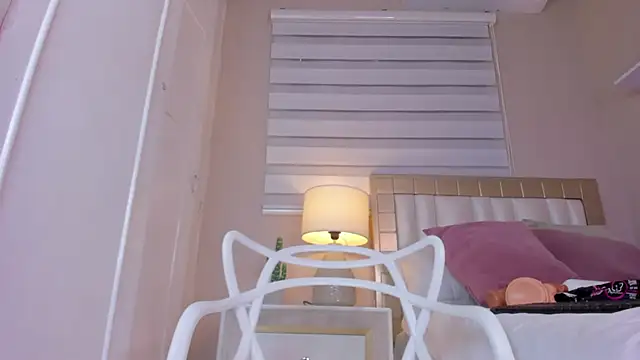 zoe sky  online show from 02-16-25, 12:21