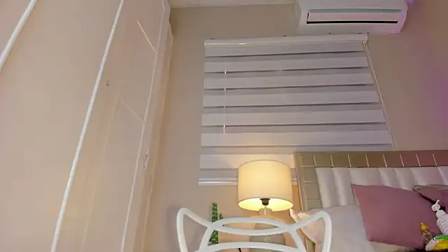 zoe sky  online show from 03-08-25, 05:43