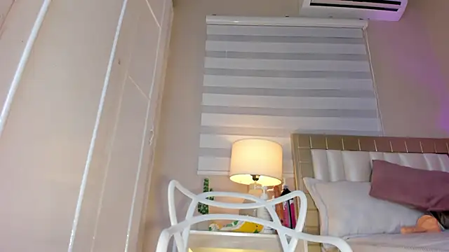 zoe sky  online show from 03-20-25, 05:47