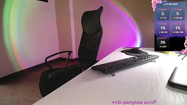 Snapshot of Estefany777 chatting on 10-26-25, 10:25 Estefany777 online show from 10-26-25, 10:25