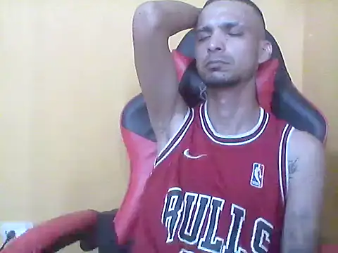 Snapshot of _Dmente_ chatting on 10-18-25, 06:05 Dmente online show from 10-18-25, 06:05