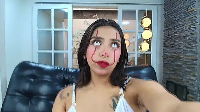 miss collins online show from 10-31-25, 06:09