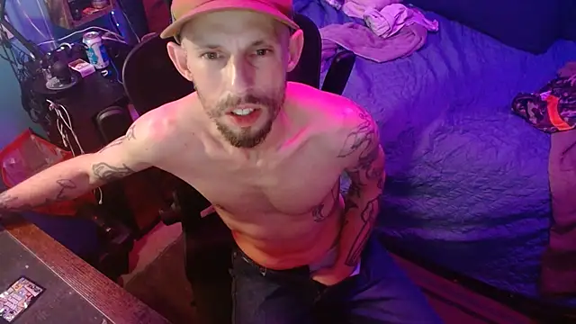 Snapshot of RuffClvb chatting on 12-18-24, 01:56 RuffClvb online show from 12-18-24, 01:56