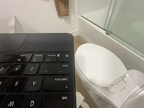 Snapshot of RuffClvb chatting on 12-24-24, 01:16 RuffClvb online show from 12-24-24, 01:16