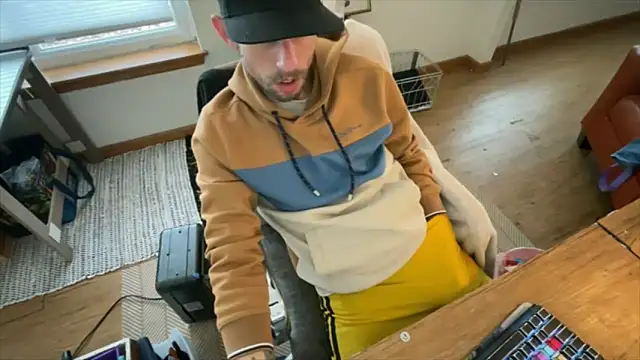 Snapshot of RuffClvb chatting on 12-05-25, 02:47 RuffClvb online show from 12-05-25, 02:47