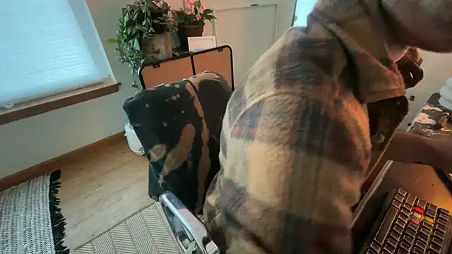 Snapshot of RuffClvb chatting on 02-28-26, 01:56 RuffClvb online show from 02-28-26, 01:56