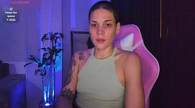 Charlee pink online show from 01-04-25, 12:37