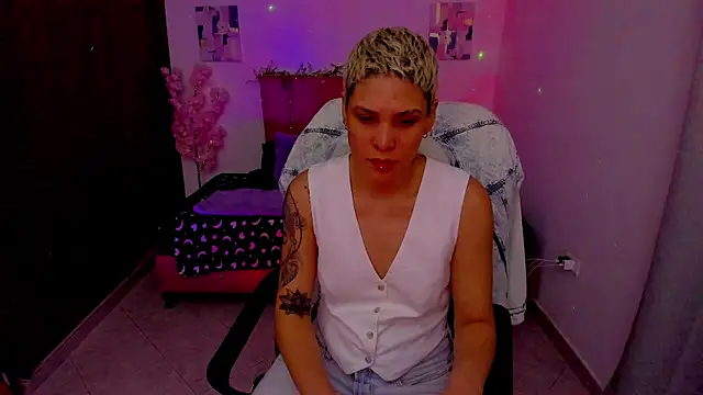 Charlee pink online show from 10-07-25, 01:14