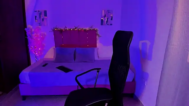 Charlee pink online show from 10-12-25, 04:28