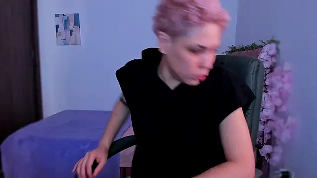 Charlee pink online show from 12-17-25, 05:30