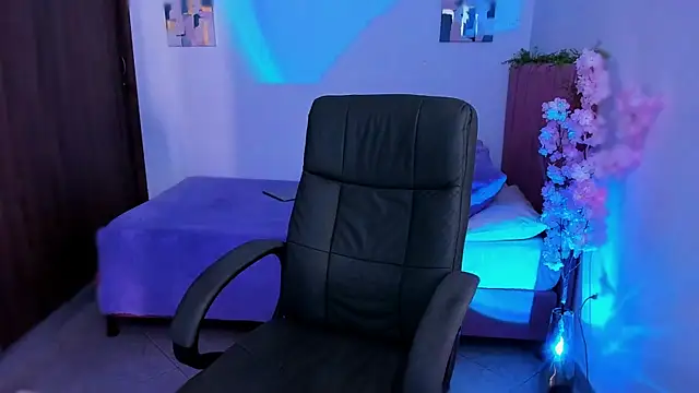 Charlee pink online show from 12-18-25, 05:52