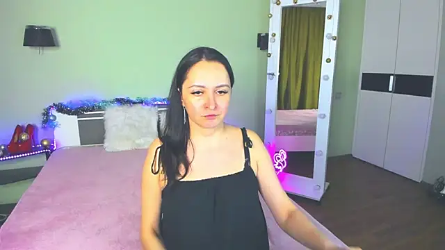 Snapshot of AngellLika chatting on 12-13-24, 01:01 AngellLika online show from 12-13-24, 01:01