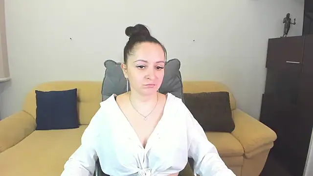 Snapshot of AngellLika chatting on 11-25-25, 01:44 AngellLika online show from 11-25-25, 01:44