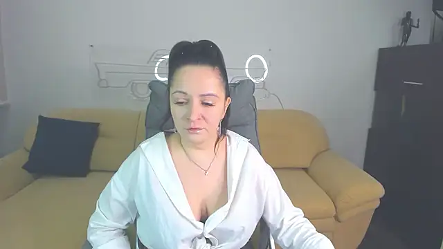 Snapshot of AngellLika chatting on 01-13-26, 08:19 AngellLika online show from 01-13-26, 08:19