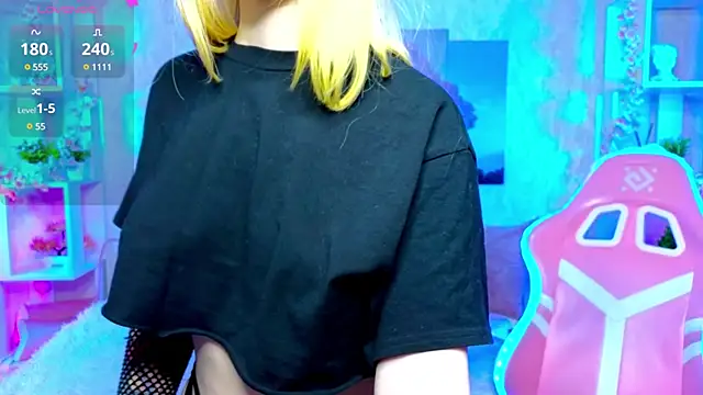 Snapshot of ElswythCovil chatting on 12-15-24, 04:18 ElswythCovil online show from 12-15-24, 04:18