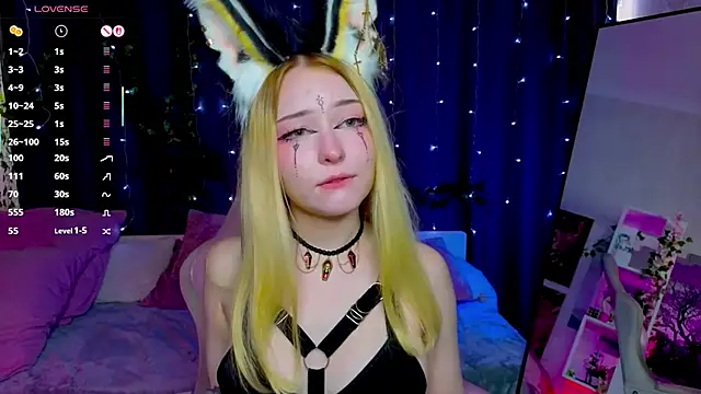 Snapshot of ElswythCovil chatting on 09-17-25, 04:03 ElswythCovil online show from 09-17-25, 04:03