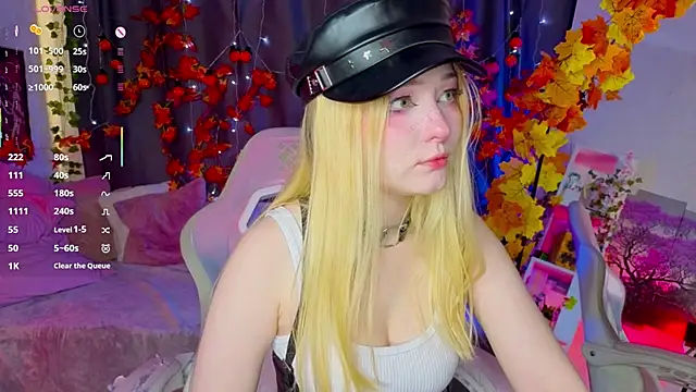 Snapshot of ElswythCovil chatting on 10-22-25, 04:02 ElswythCovil online show from 10-22-25, 04:02