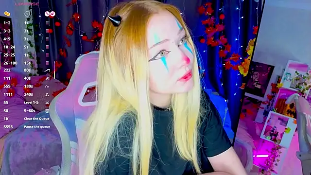 Snapshot of ElswythCovil chatting on 11-11-25, 04:01 ElswythCovil online show from 11-11-25, 04:01