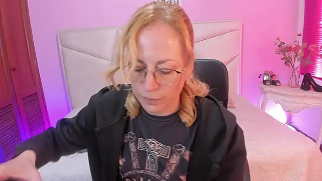 Snapshot of SammySanders chatting on 02-12-26, 02:23 SammySanders online show from 02-12-26, 02:23