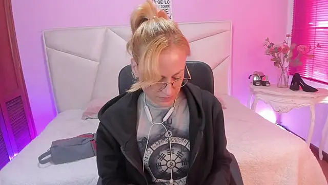 Snapshot of SammySanders chatting on 02-13-26, 01:51 SammySanders online show from 02-13-26, 01:51