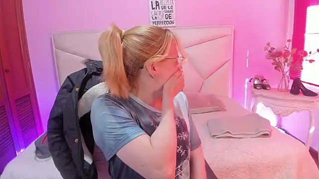 Snapshot of SammySanders chatting on 02-26-26, 01:21 SammySanders online show from 02-26-26, 01:21