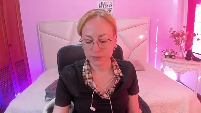 Snapshot of SammySanders chatting on 02-28-26, 01:01 SammySanders online show from 02-28-26, 01:01