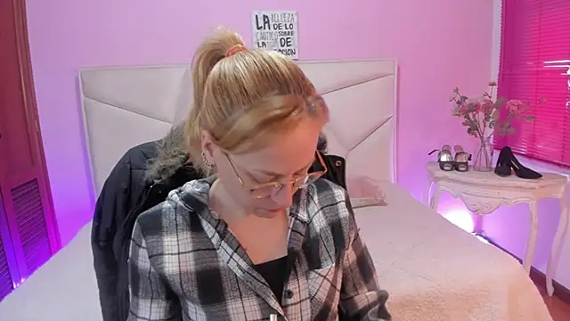 Snapshot of SammySanders chatting on 03-08-26, 12:09 SammySanders online show from 03-08-26, 12:09