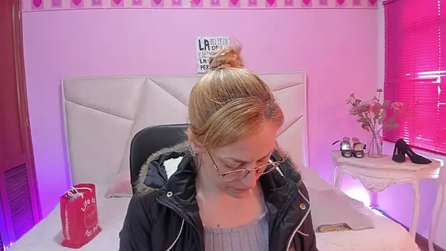 Snapshot of SammySanders chatting on 03-12-26, 12:55 SammySanders online show from 03-12-26, 12:55