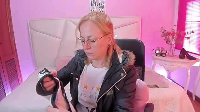 Snapshot of SammySanders chatting on 03-19-26, 12:42 SammySanders online show from 03-19-26, 12:42