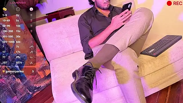 Nicholasrodrii online show from 12-23-24, 01:29