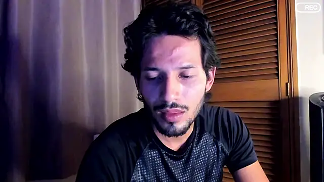 Nicholasrodrii online show from 09-10-25, 12:54